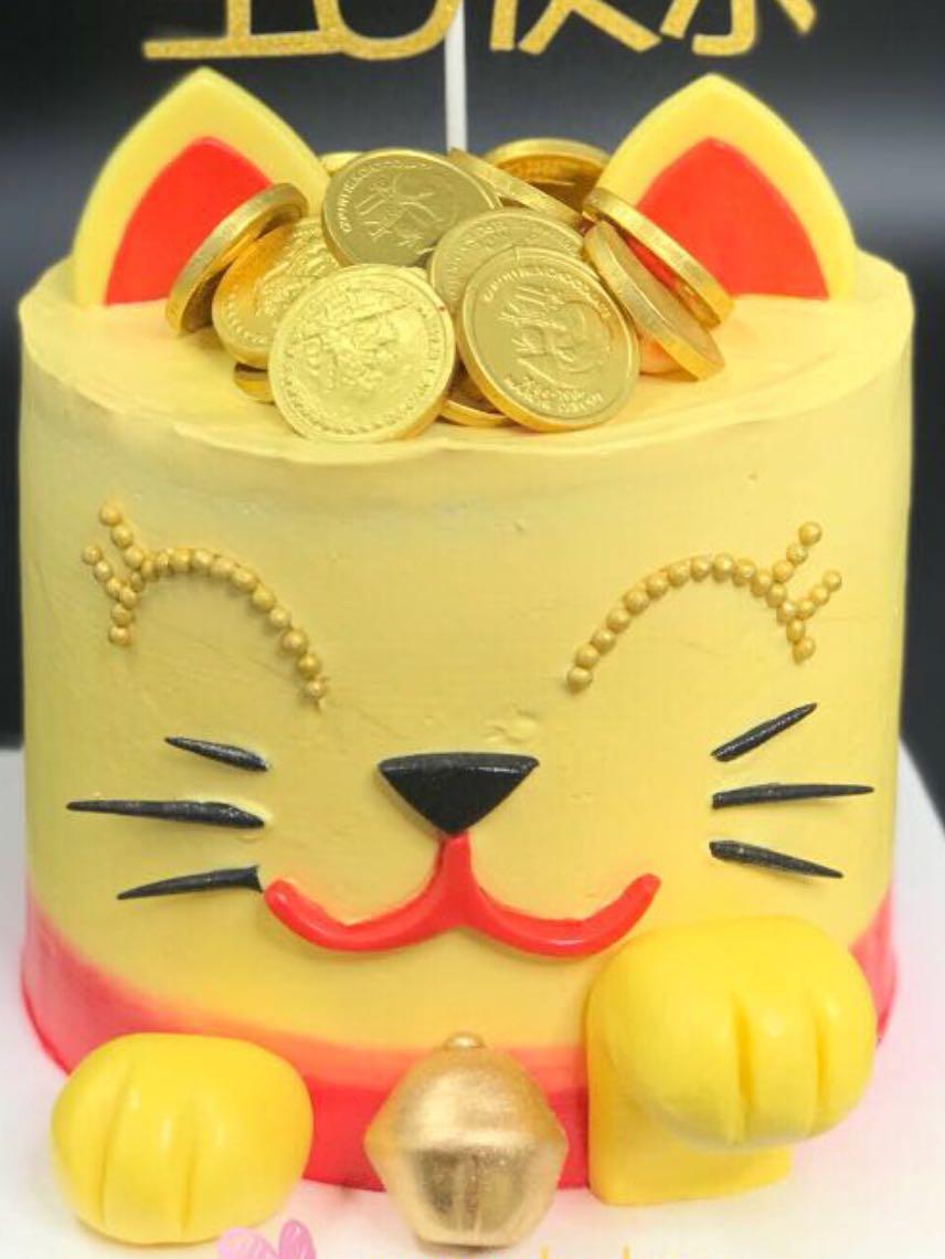 lucky cat cake