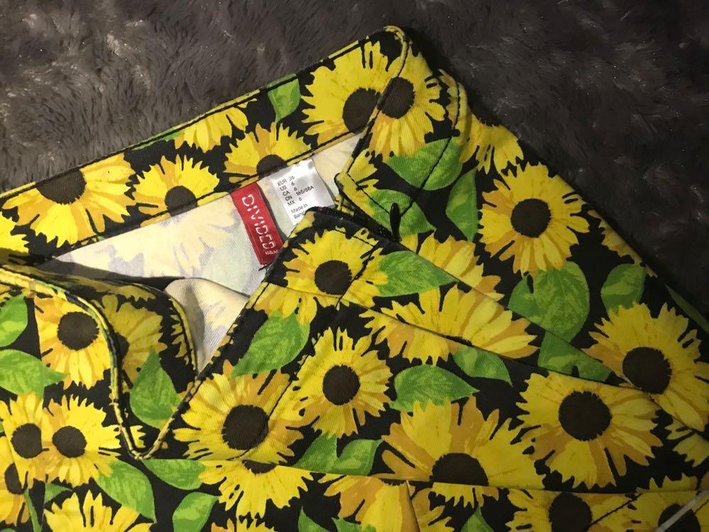 H M Sunflower Short Pants Women S Fashion Women S Clothes Bottoms On Carousell