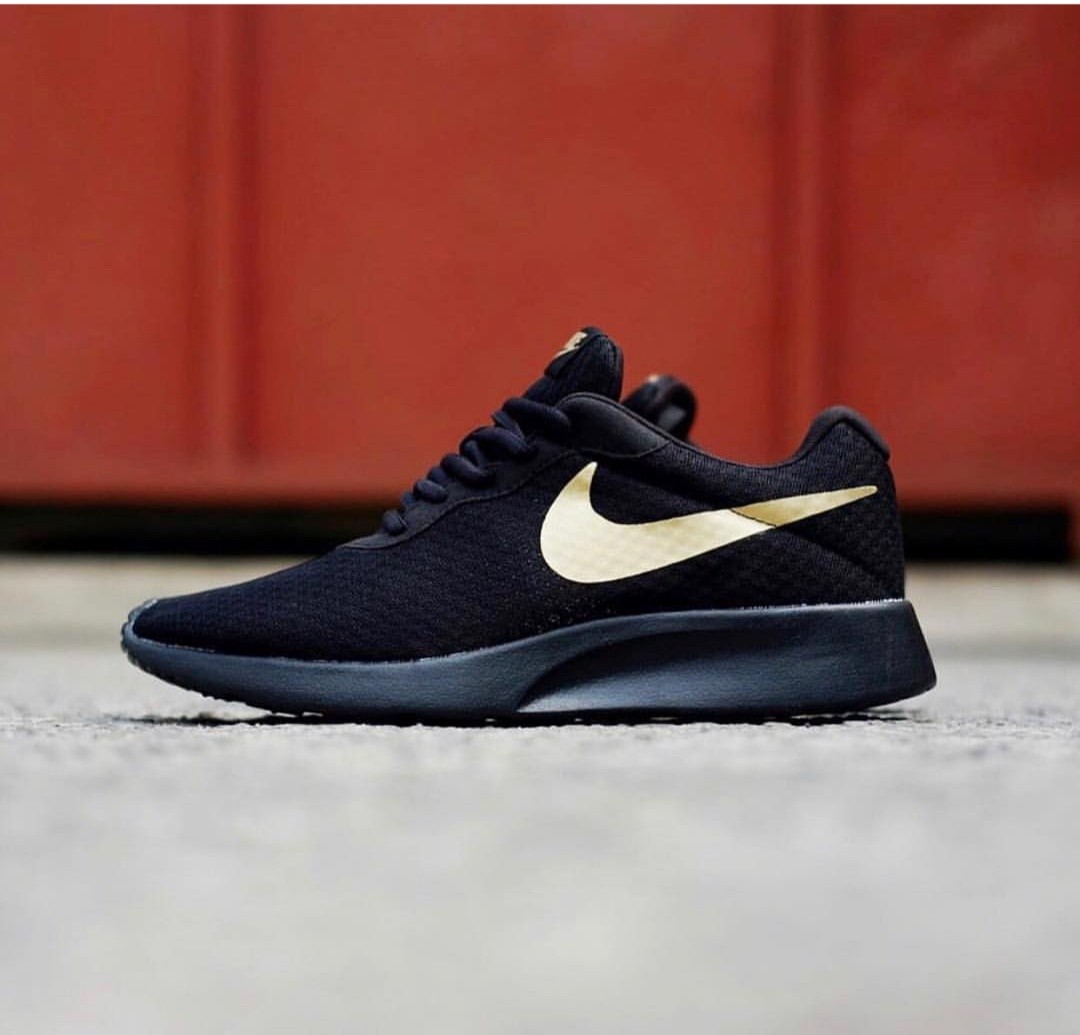Nike tanjun discount black gold original
