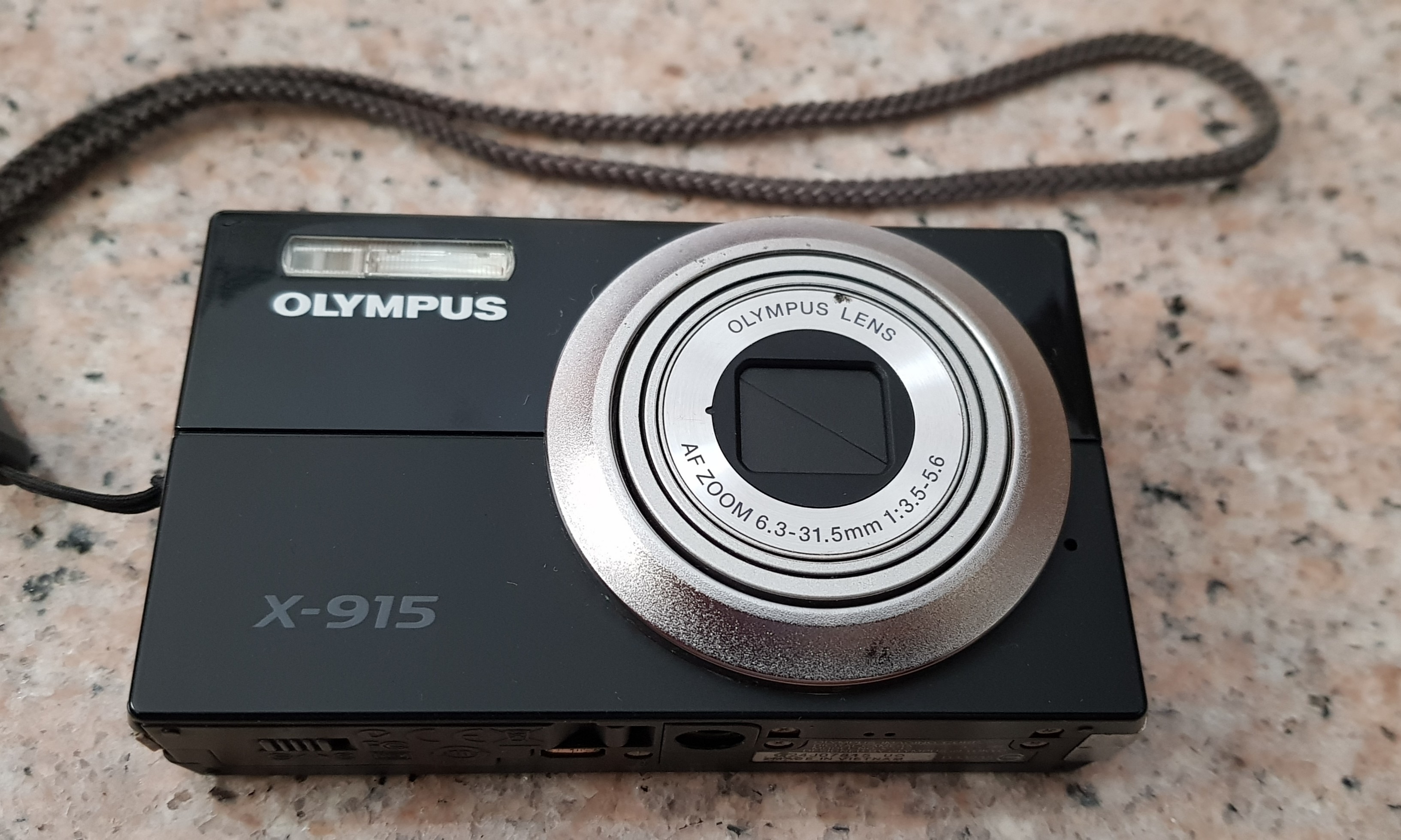 Olympus vintage old camera x915, Photography, Cameras on Carousell