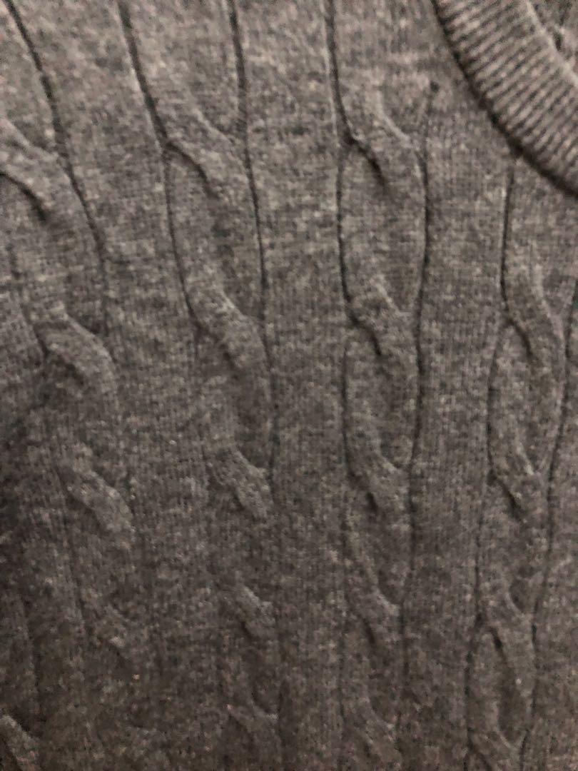 Pullover (Category: Hoodies) located in Singapore. Submitted by cric7 (Listing ID 206118829, Image 3). Description: Used once for the recent trip to Korea .