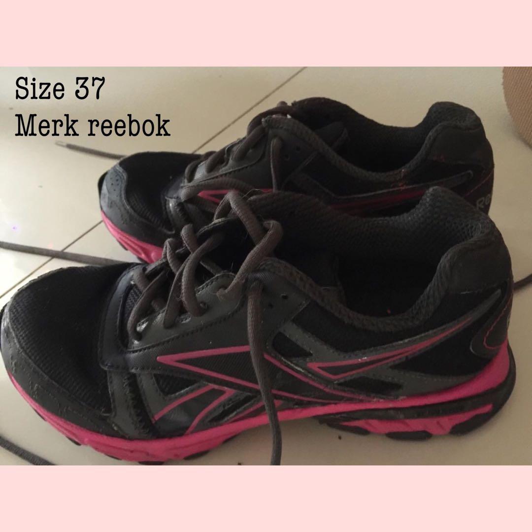 Model sale sepatu reebok