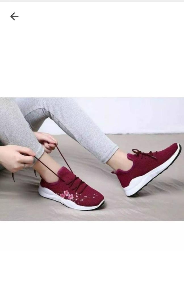 Sepatu Wanita Kets Sneaker Merah Marun Fesyen Wanita Sepatu Di Carousell