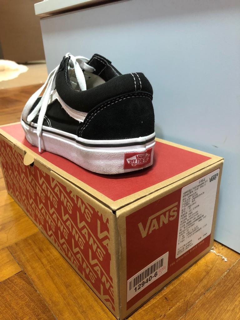 who sells vans shoes