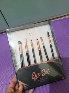 Eye set brush makeup I'm addicted