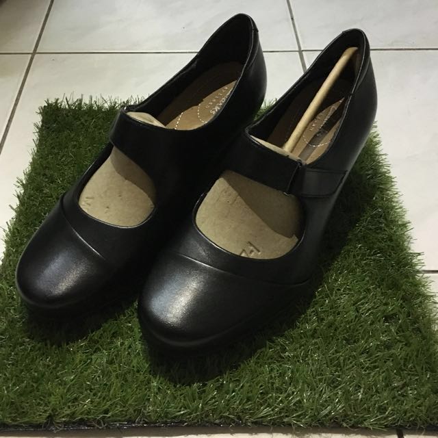 Clarks rosalyn wren black leather deals