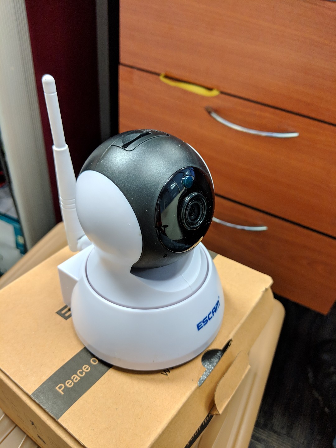 ESCAM QF007 IP Camera Monitor WHITE