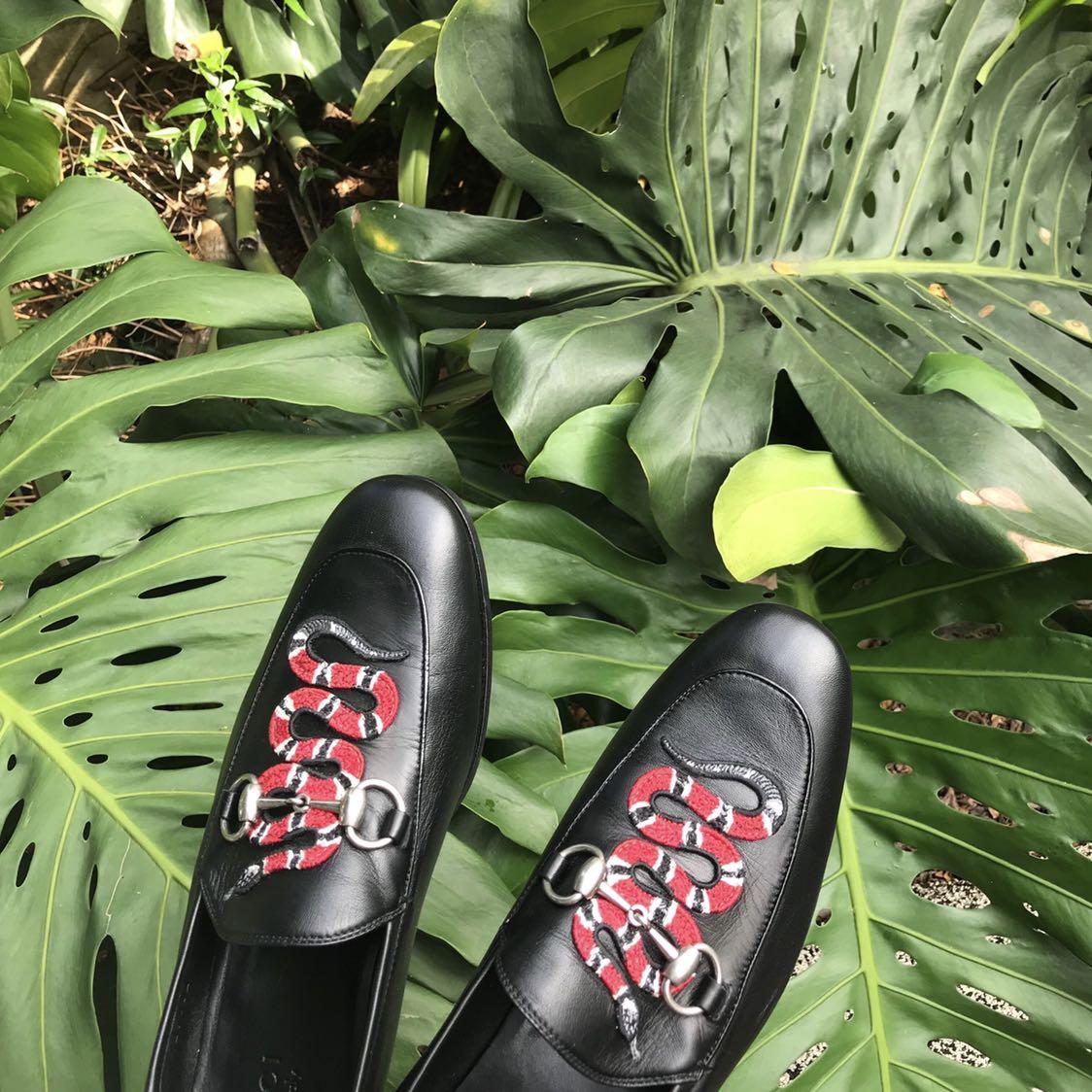 Gucci kingsnake loafer top
