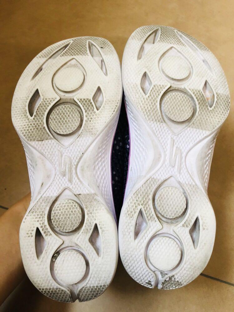 Skechers size 2.5 top