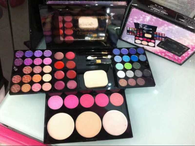 LCHEAR FULL MAKE UP KIT, Beauty & Personal Care, Face, Makeup on Carousell