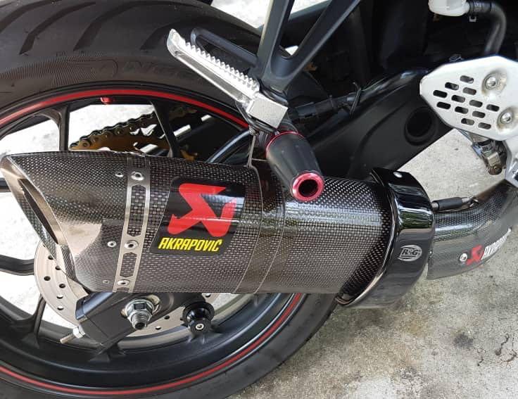 akrapovic r25 slip on