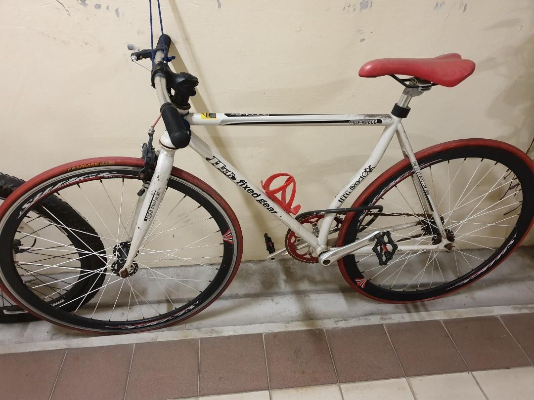 Htg Red Fixie Bike Bicycles Pmds Bicycles Fixies On Carousell