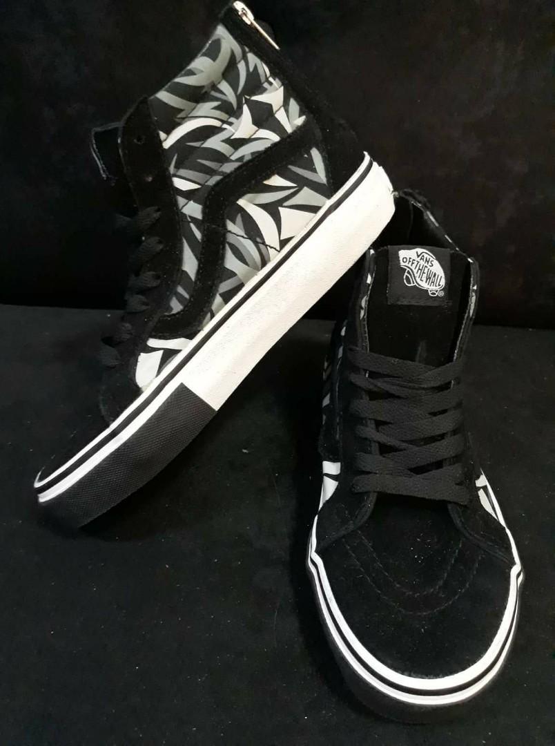 vans shoes in the mall