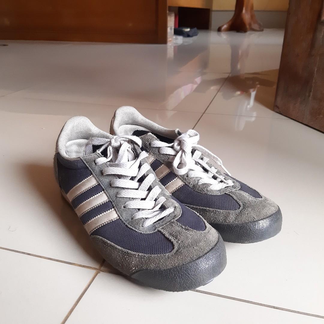 WTS Adidas Dragon Original Navy White Size 43 1 3 Fesyen Pria Sepatu Sneakers di Carousell