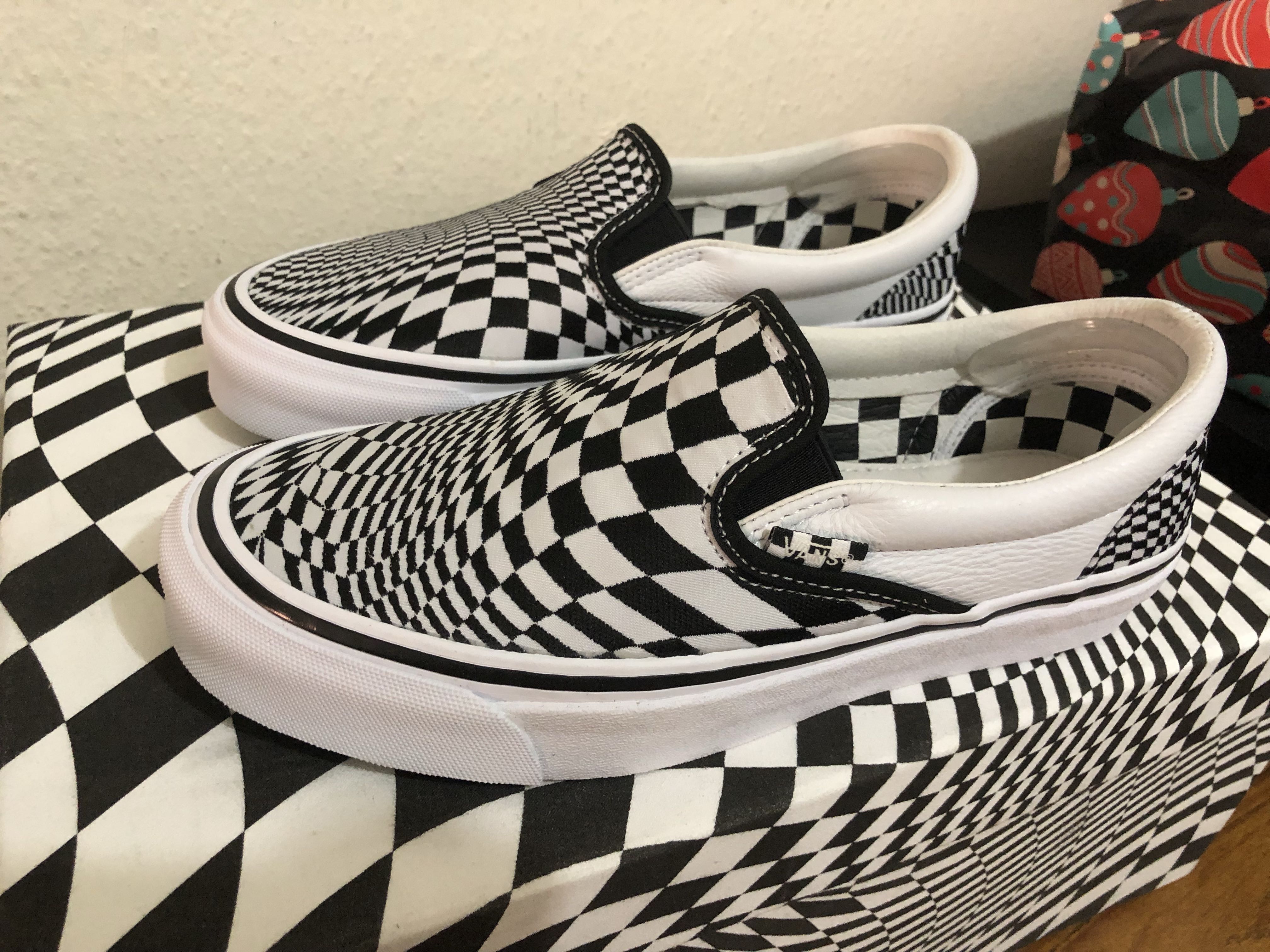 dizzy checkerboard vans