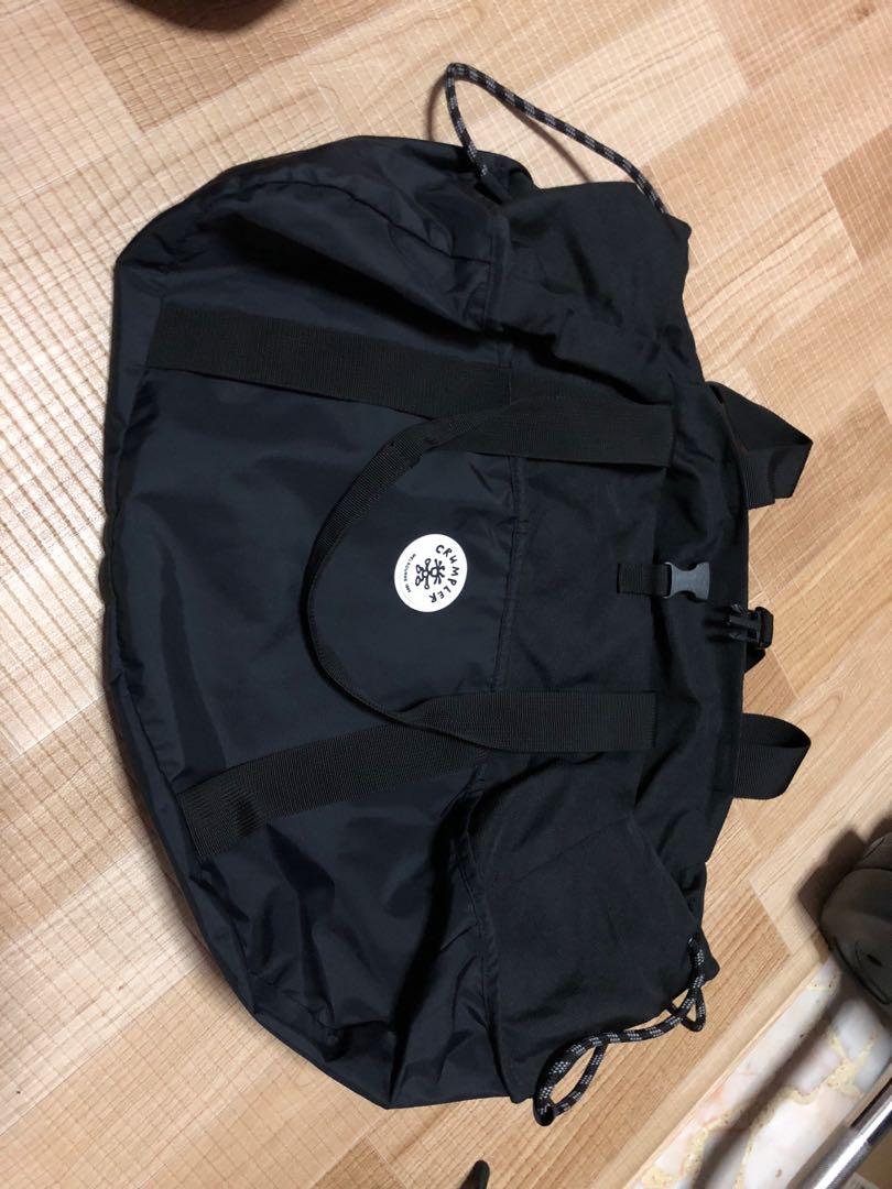 crumpler gym bag