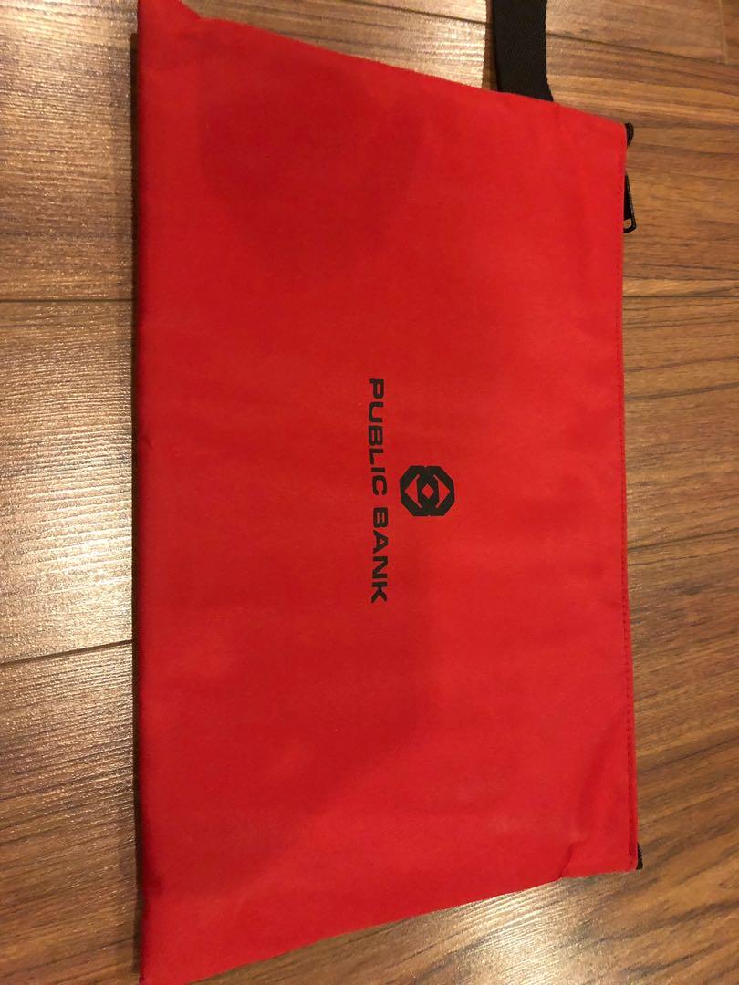 Folder Bag (Category: Magazines) located in Subang Jaya. Submitted by luvlooney (Listing ID 206374801, Image 1). Description: 2 pcs for RM5.