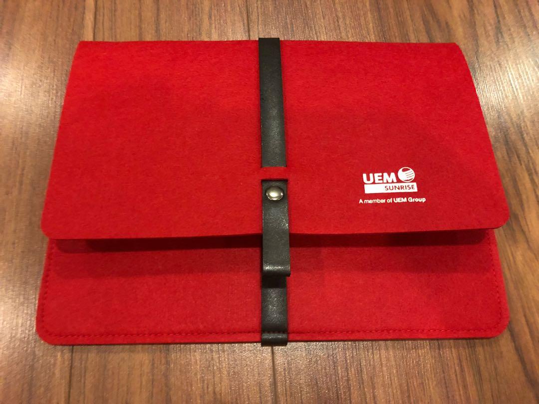 Folder Bag (Category: Magazines) located in Subang Jaya. Submitted by luvlooney (Listing ID 206374801, Image 2). Description: 2 pcs for RM5.