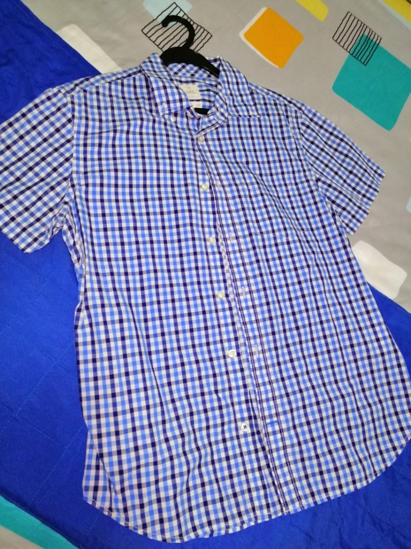 Gap - Authentic (Category: Coats, Jackets and Outerwear) located in Singapore. Submitted by mbapey (Listing ID 206404167, Image 1). Description: Good condition! Authentic piece. Lets chat! 😊.