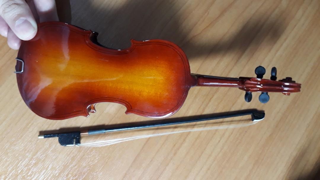 Miniature Toy Violin Collectible (20cm), Hobbies & Toys, Memorabilia