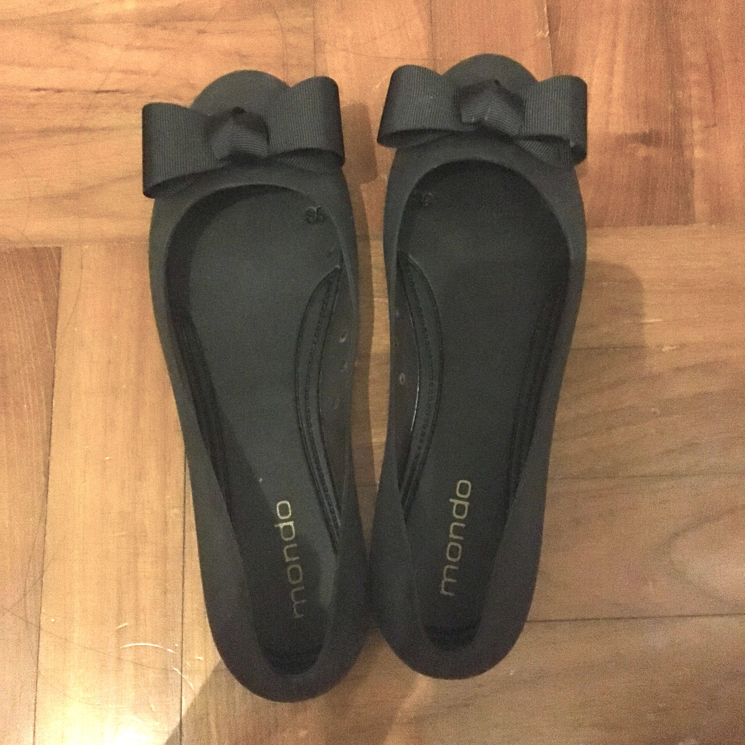 mondo jelly shoes