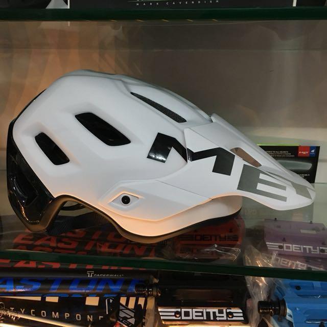 Met roam white Clearance