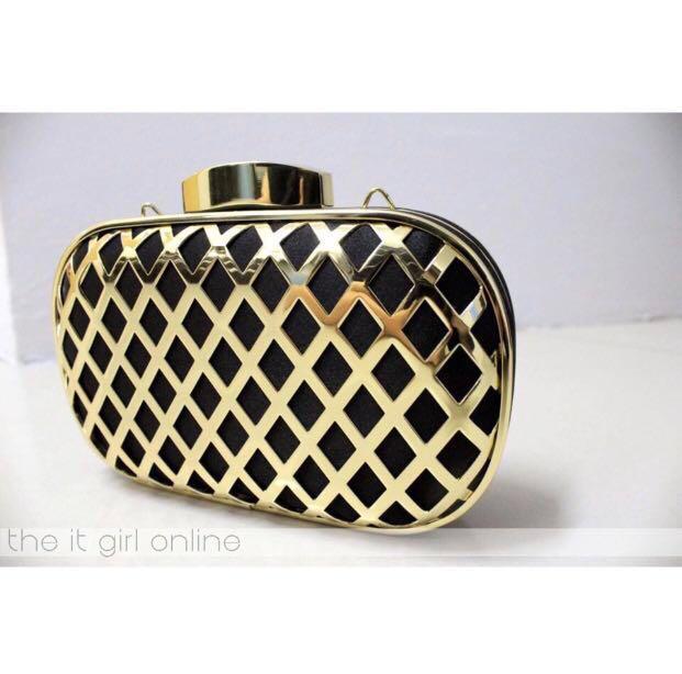 Pattern Dinner Clutch (Category: Clutches) located in Kuala Lumpur. Submitted by dynamitee (Listing ID 199749331, Image 2). Description: Jenis: Others Bahan: Others.