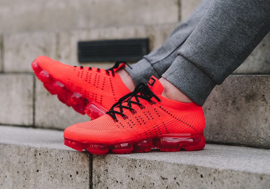 nike air vapormax triple red