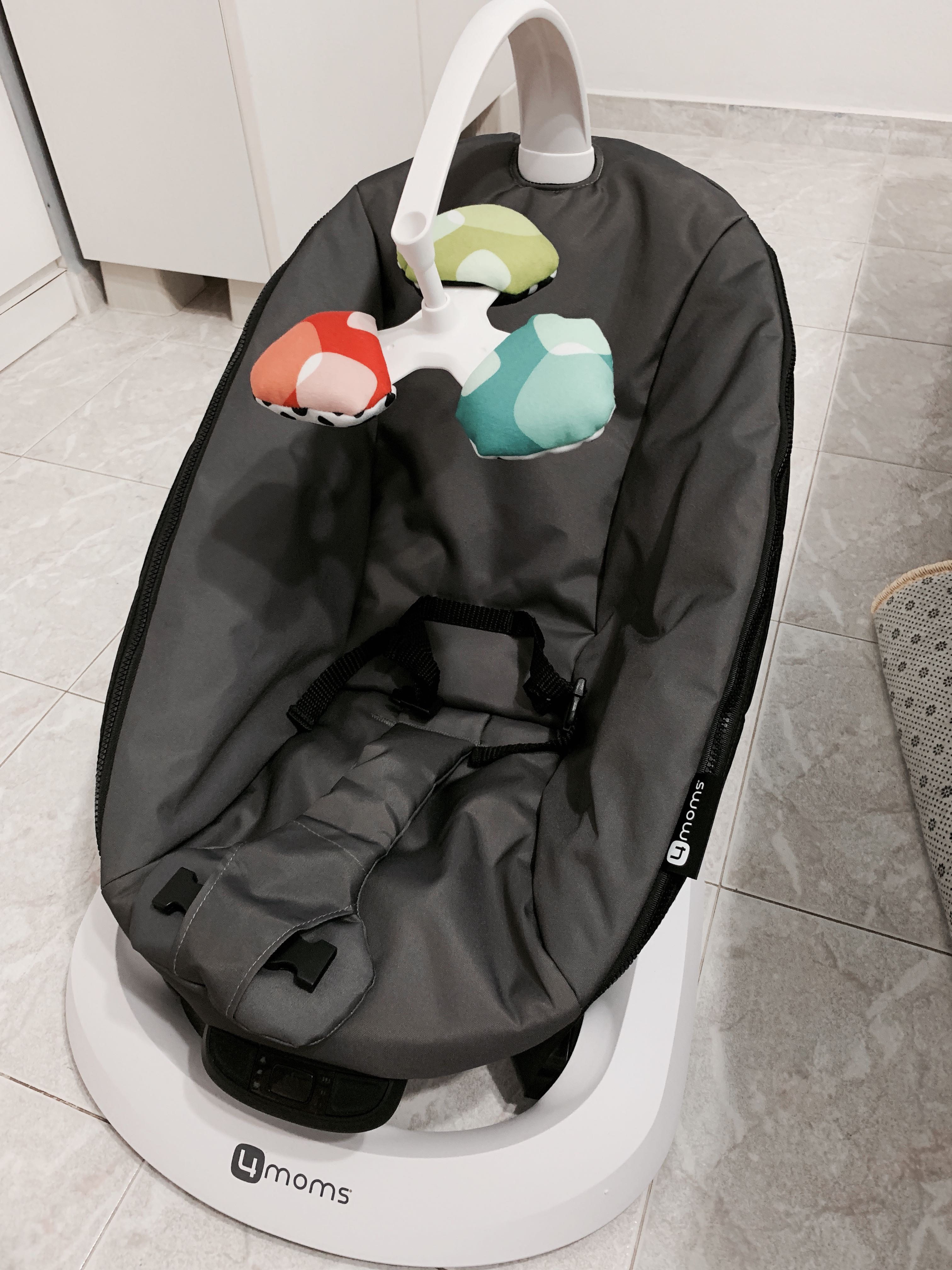umoms baby swing