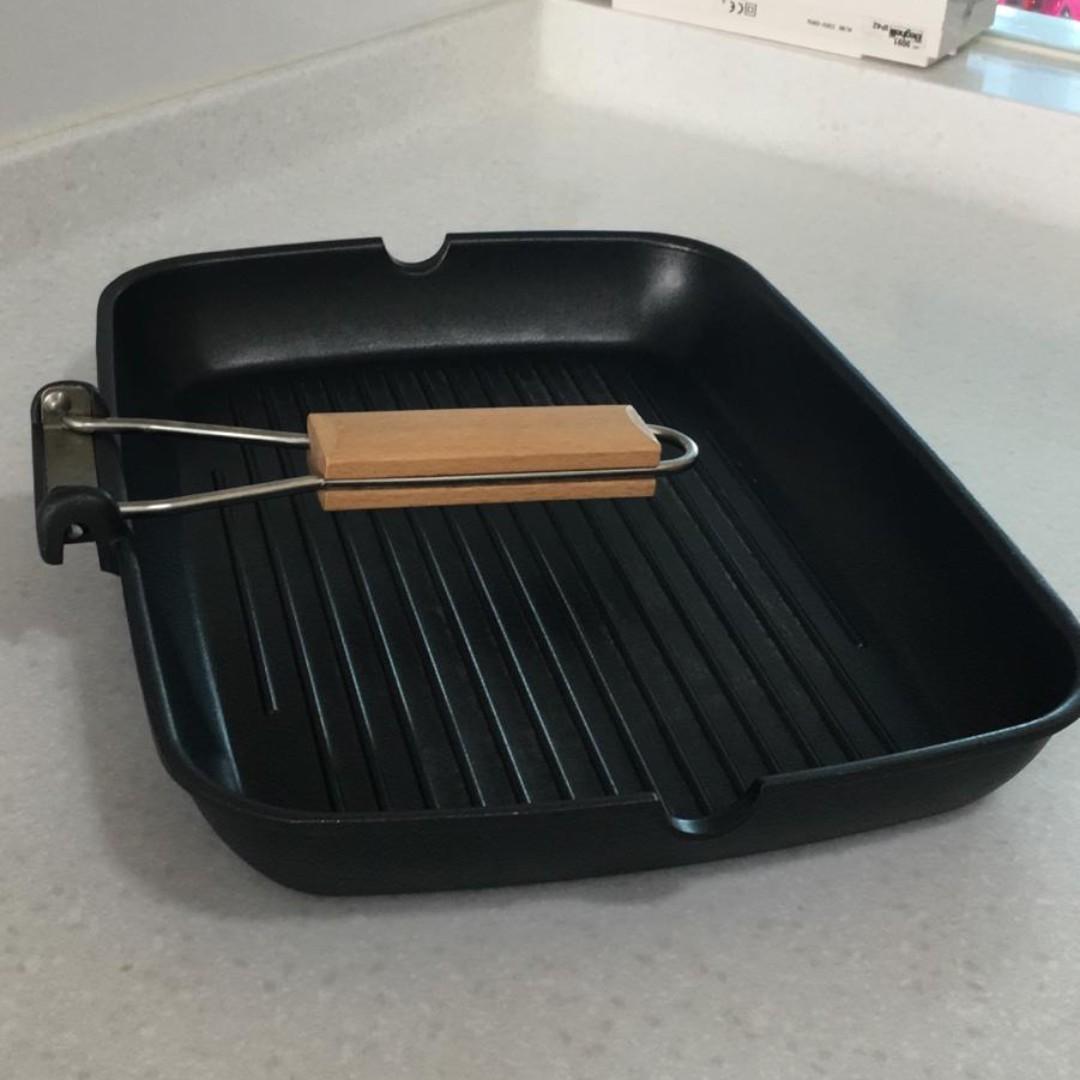 Grill Pan Grilla Purchased From Ikea Singapore Used Very Rarely Still In Very Good Conditions Home Appliances Kitchenware On Carousell
