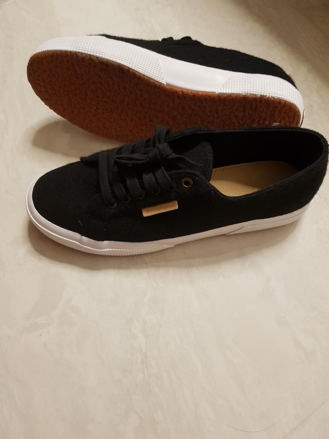 size 7 superga