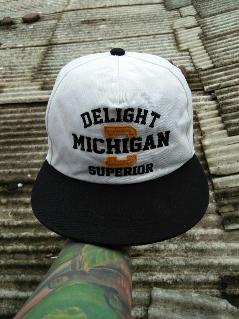 Topi Snapback Delight Michigan Superior Brand Bross Designed By Cap Tomato Original Import Limited Edition Rare Kondisi 98 Sangat Mulus Seperti Baru Warna Sangat Pekat Bahan Masih Sangat Kaku Tebal Aman Fesyen