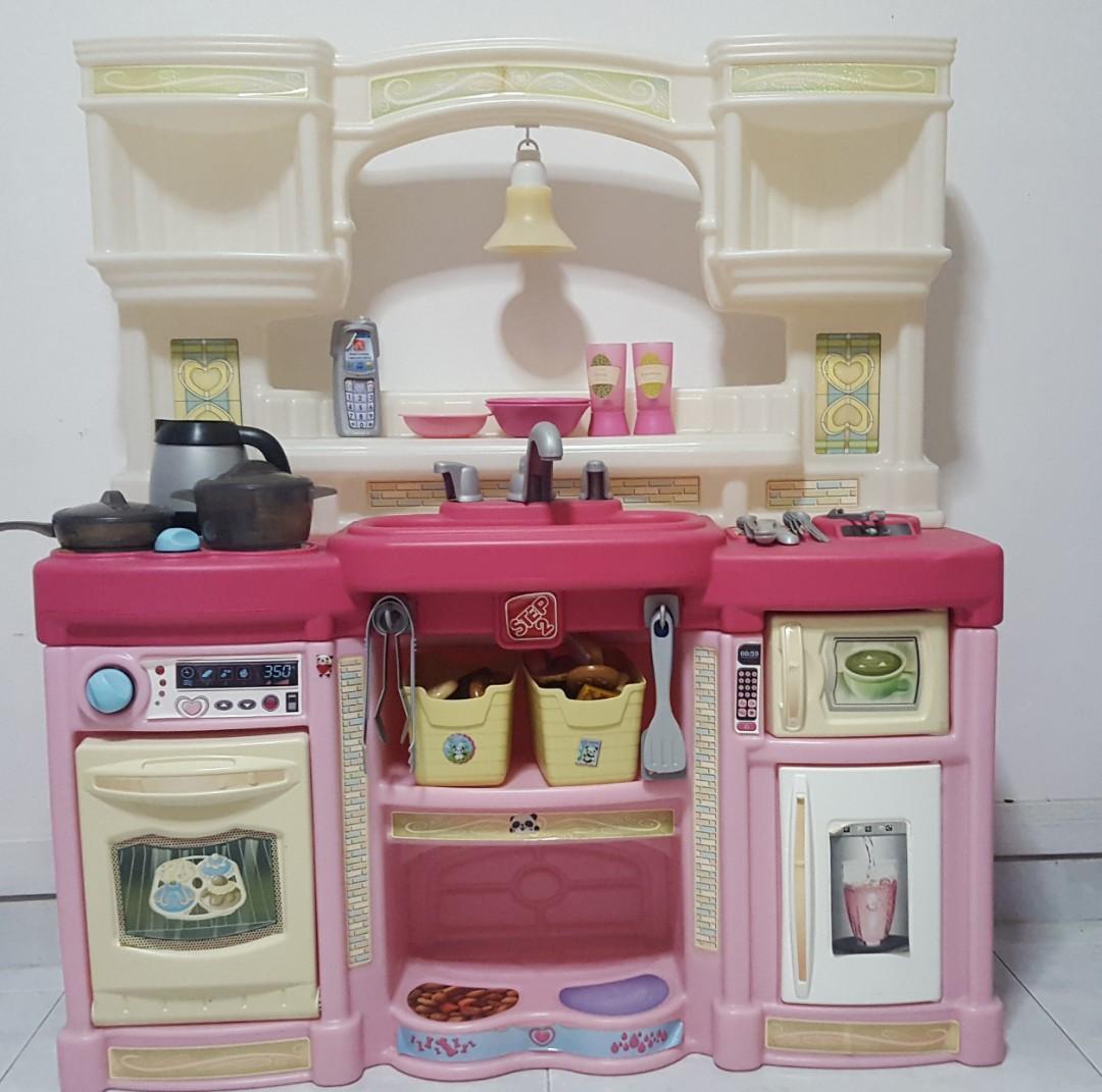 Step 2 rise outlet and shine kitchen