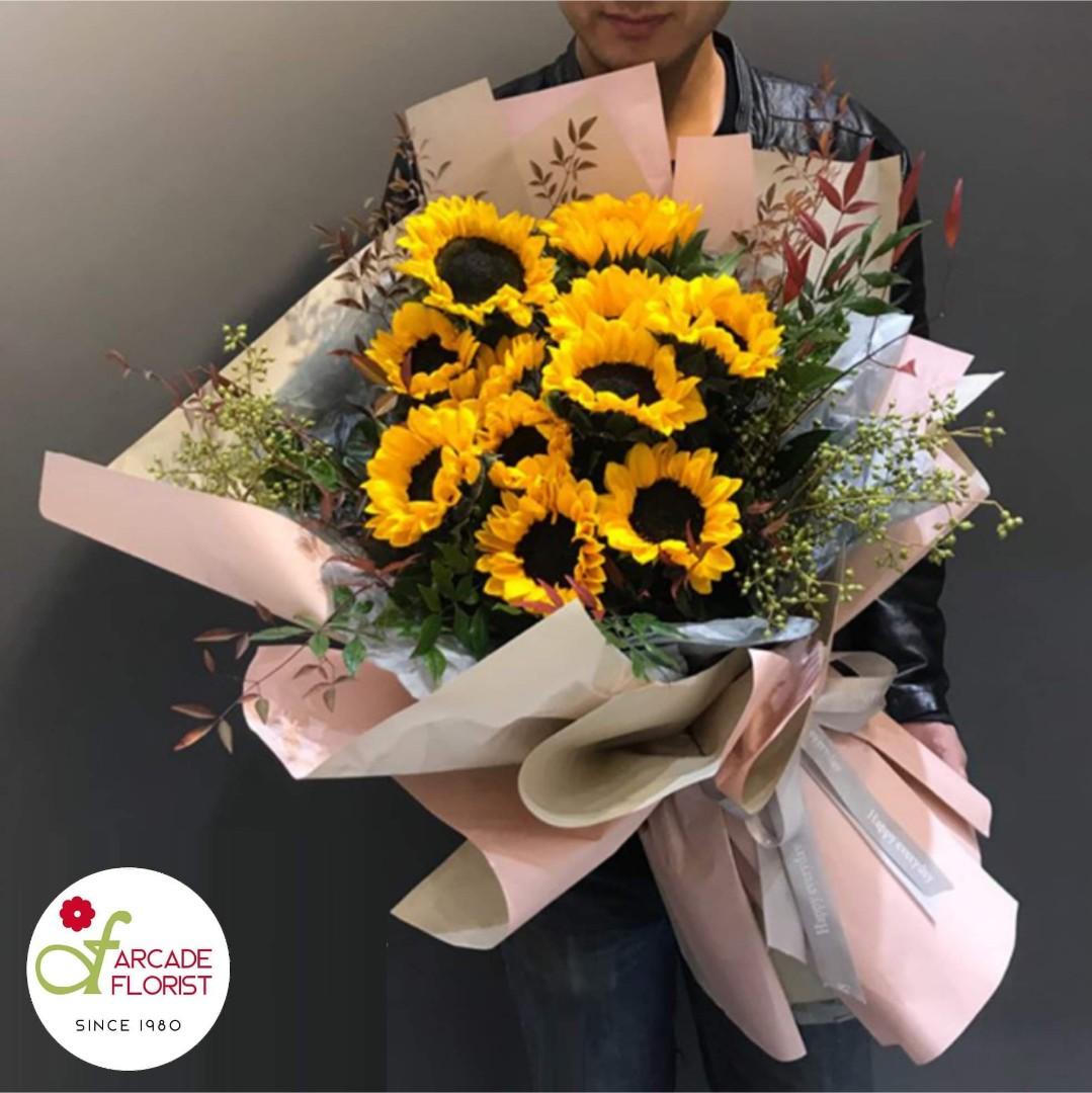 10 Stalks Sunflower Large Bouquet Rose Flower Flower Bouquet Flower Flowers Fresh Flower Rose Roses Gardening Flowers Bouquets On Carousell