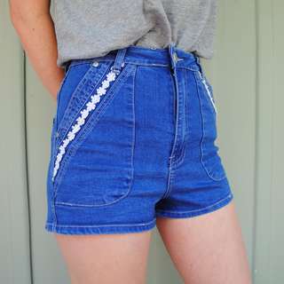 (Category: ) located in . Submitted by vintagestreetshop (Listing ID 206683196, Image 1). Description: .