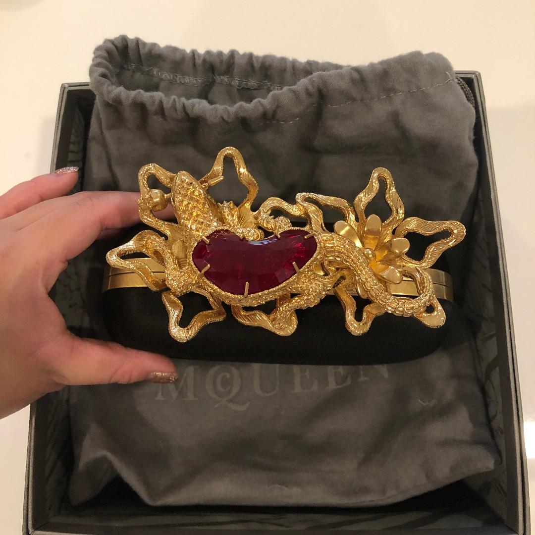 Alexander mcqueen clutch discount knuckle