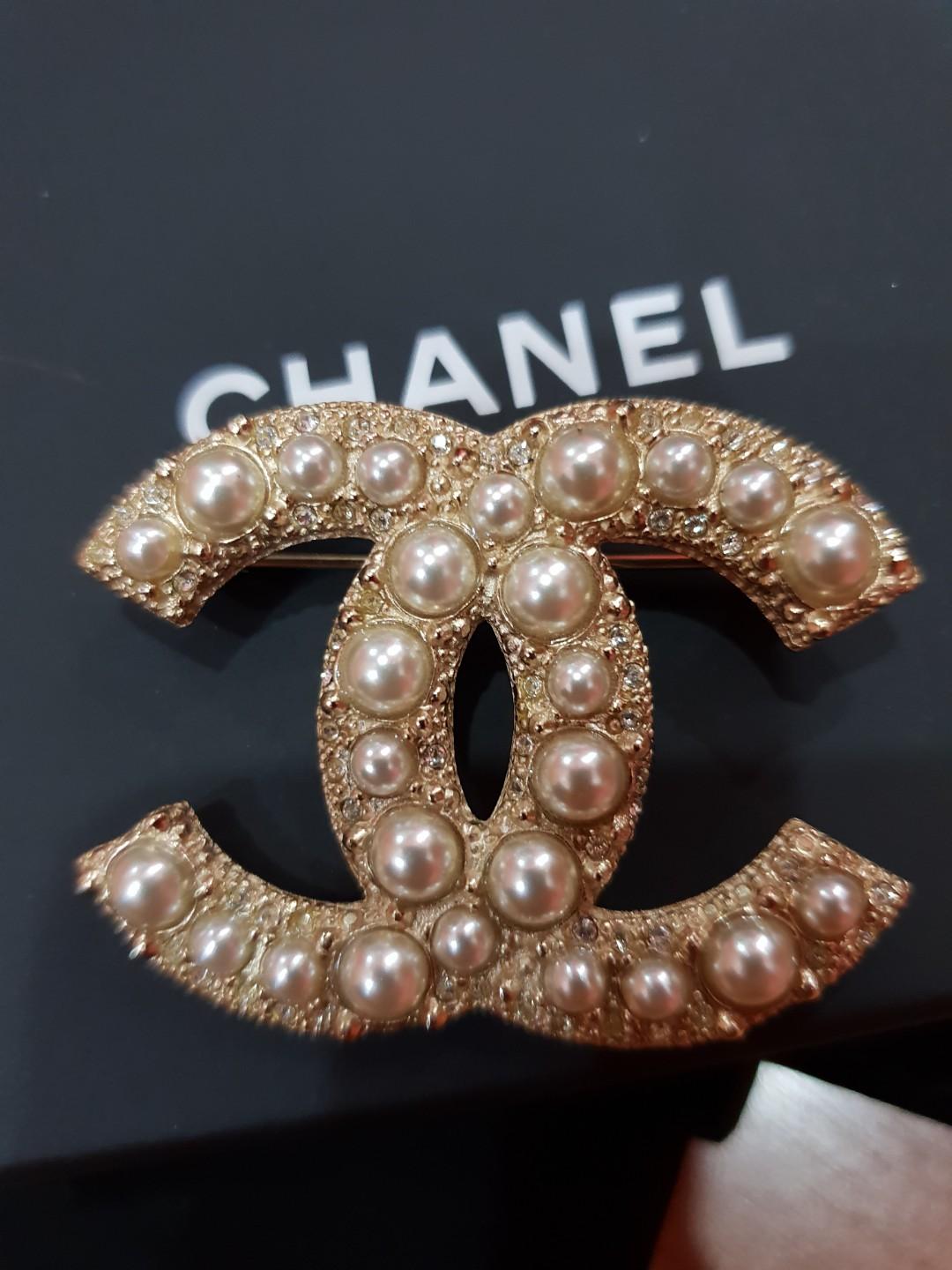 Authentic Chanel Pearl Double C Gold Brooch, Luxury, Accessories on  Carousell