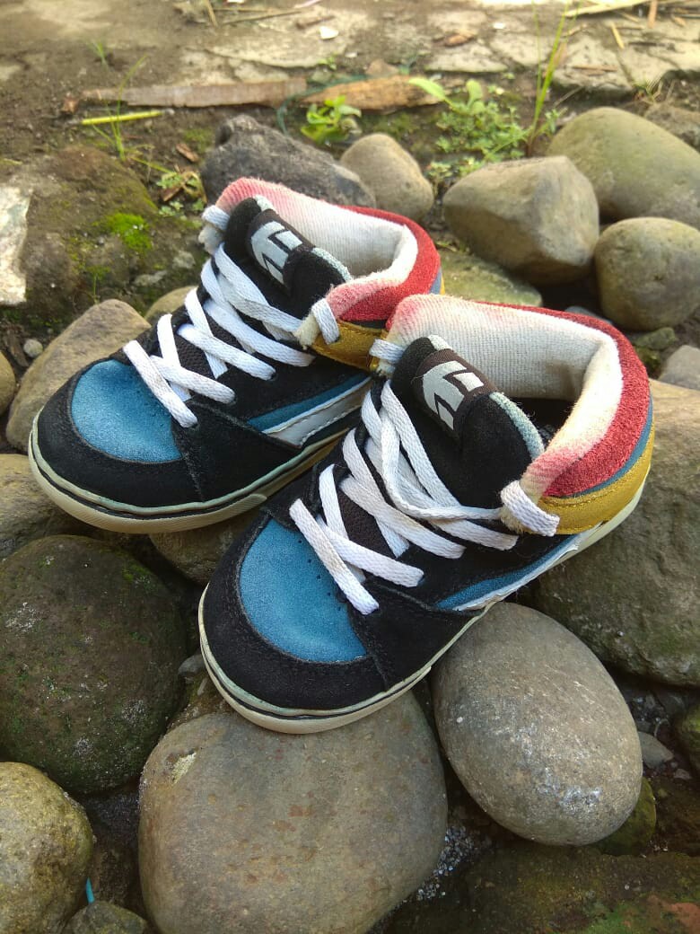 color your own vans