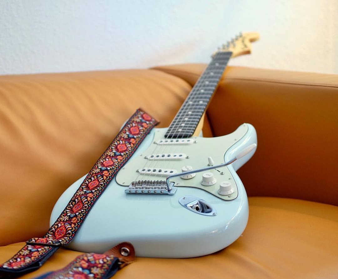 Fender stratocaster american outlet special sonic blue