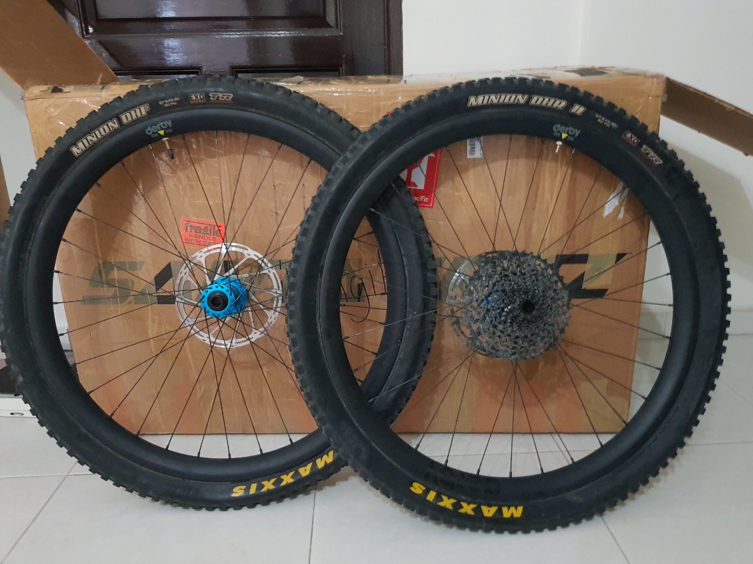 maxxis minion dhf 2.3