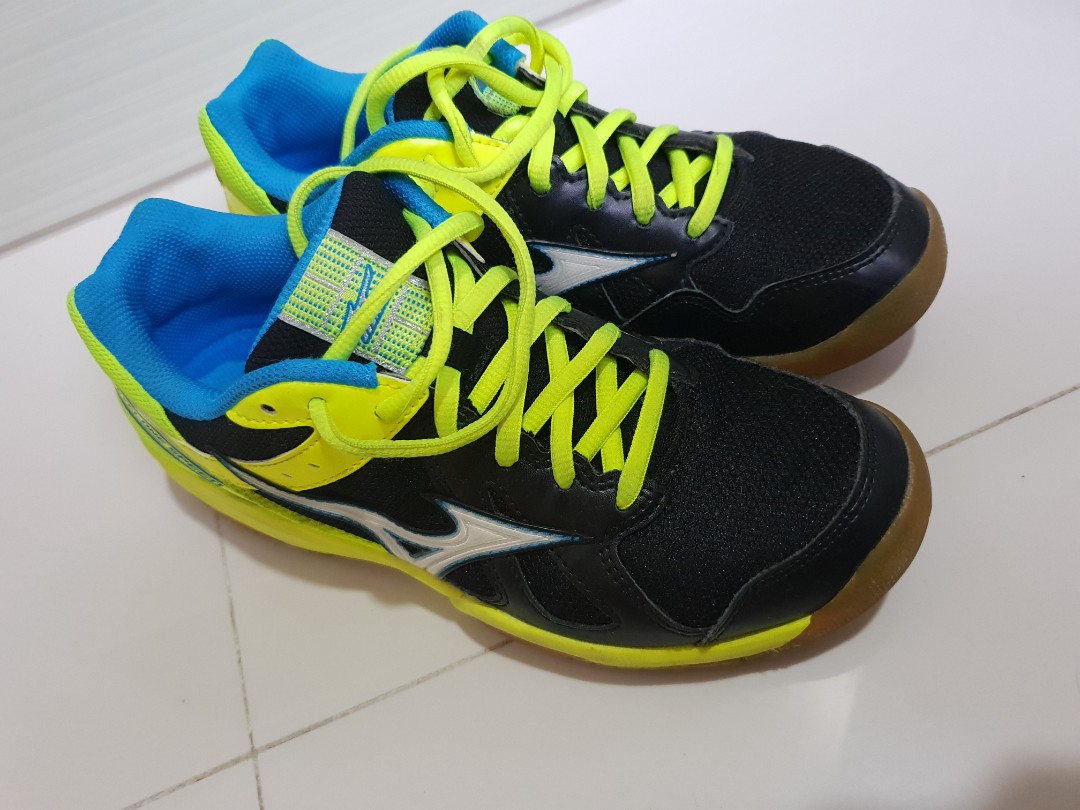 mizuno court shoes badminton