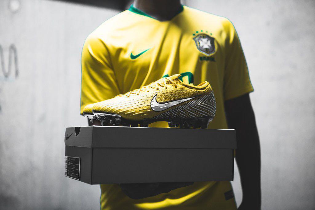 Nike Mercurial Vapor 12 Elite NJR FG, Men's Fashion, Footwear, Boots on  Carousell