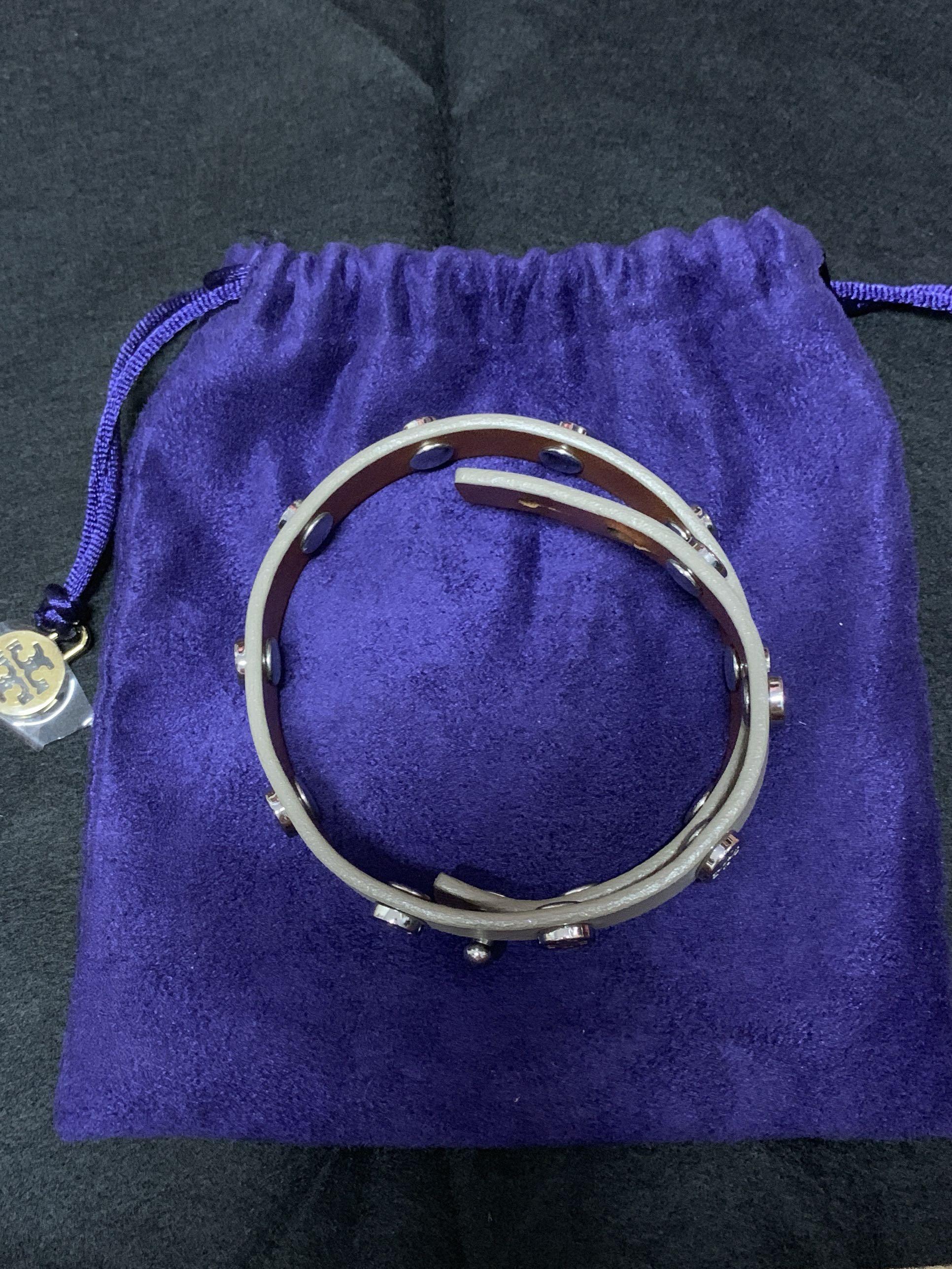 Double wrap logo stud bracelet 2025