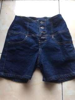 short pants / hot pants / celana pendek