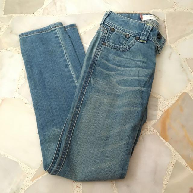 petite levis