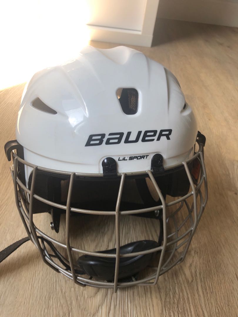 Kids hockey helmet clearance