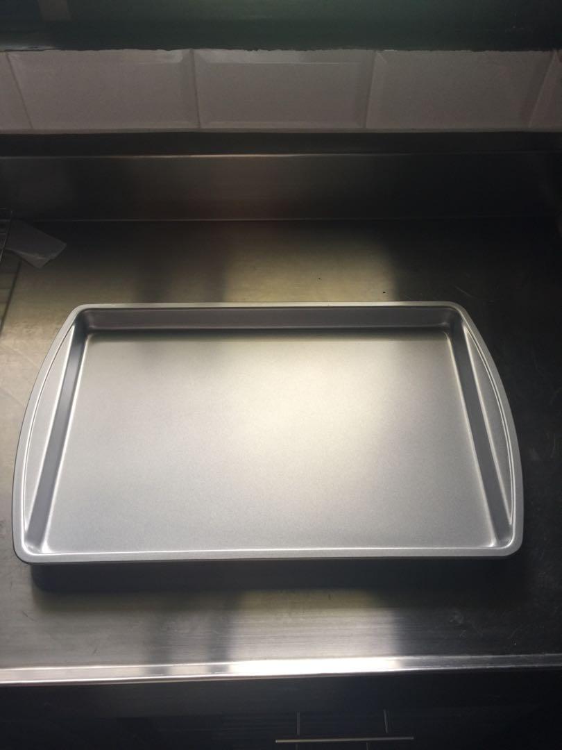 Crate & Barrel Baking Sheet (Category: Bakeware) located in Manila. Submitted by noahbles (Listing ID 206820019, Image 1). Description: 2 pcs. Baking Sheet for 1K.