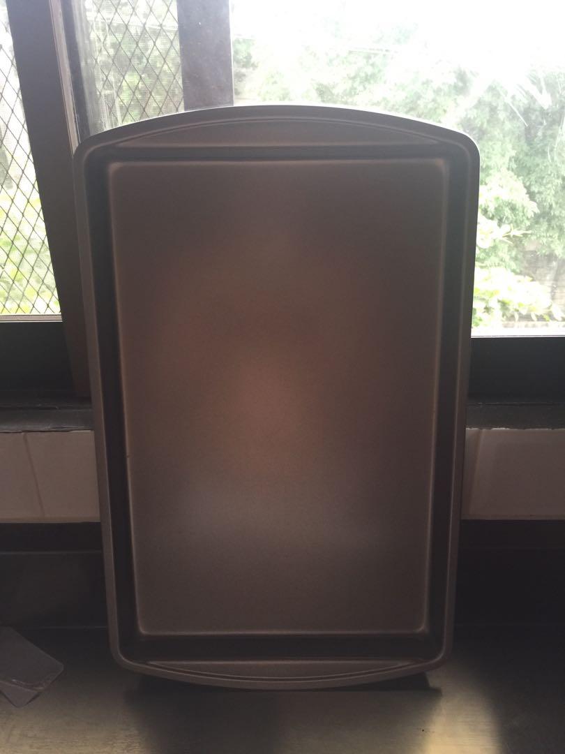 Crate & Barrel Baking Sheet (Category: Bakeware) located in Manila. Submitted by noahbles (Listing ID 206820019, Image 2). Description: 2 pcs. Baking Sheet for 1K.