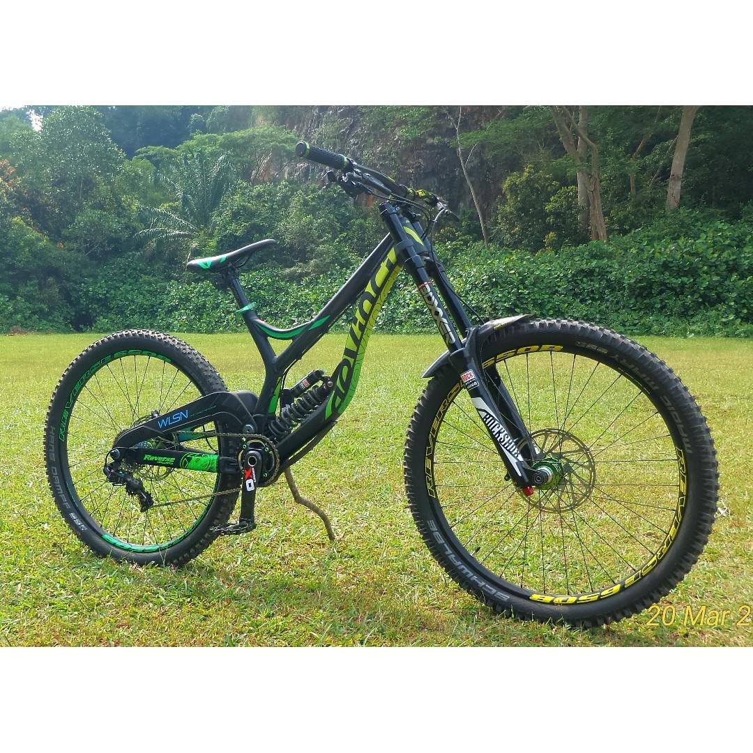 devinci dh bike