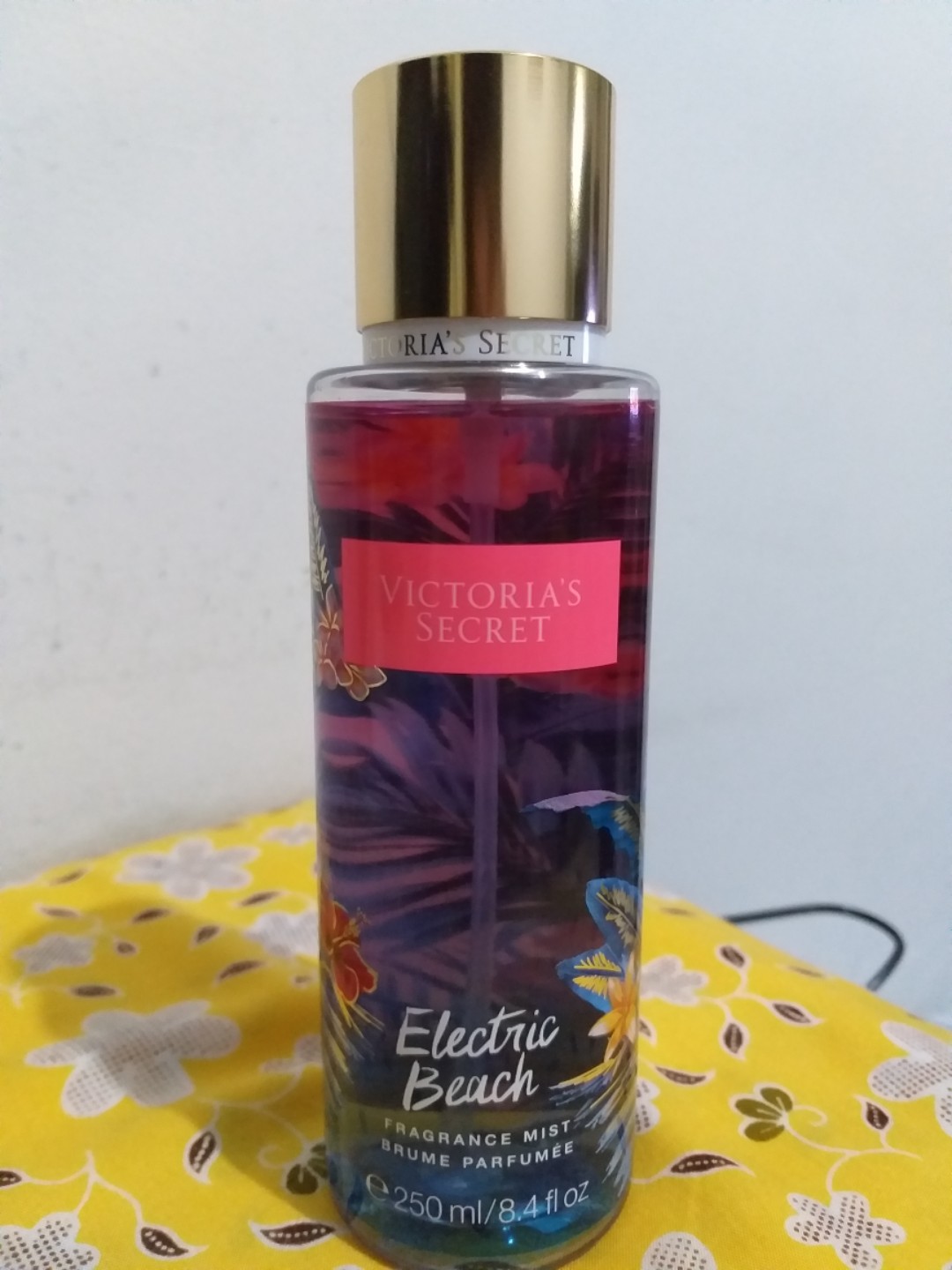 Victoria's Secret "Electric Beach" Fragrance Mist, Kesehatan & Kecantikan, Parfum, Kuku